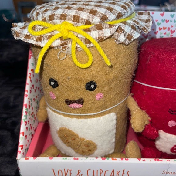 Love & Cupcakes Valentines Decor - Picture 4 of 8